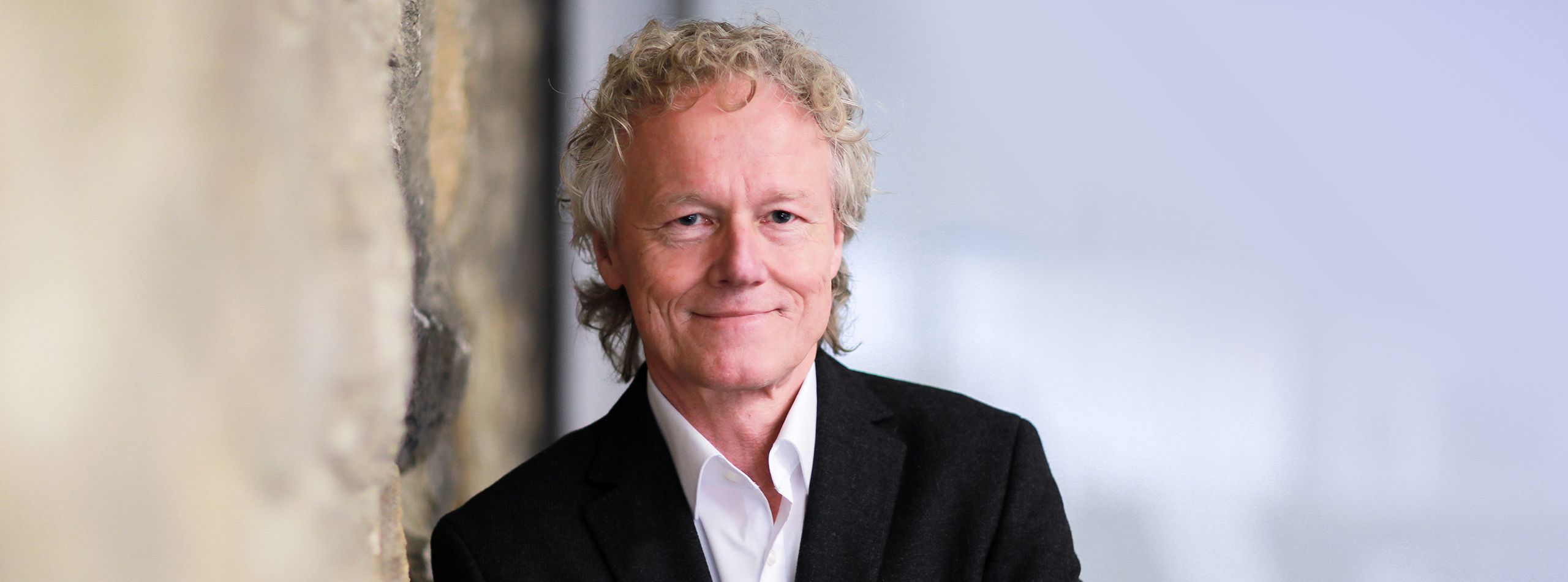 Dr. Andreas König